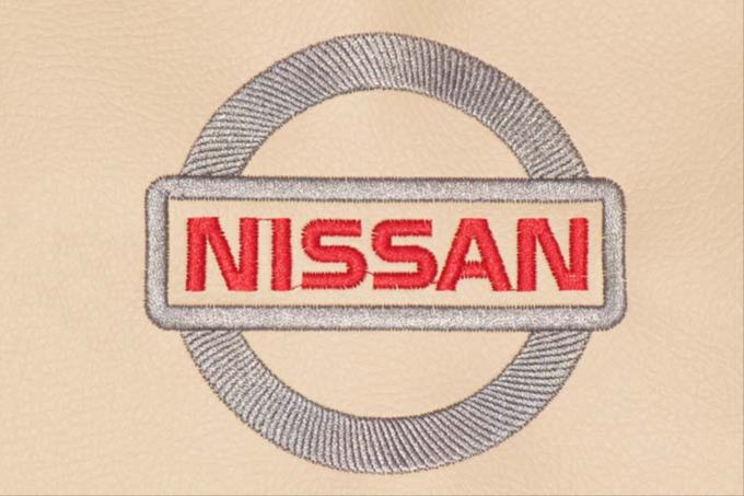 Вышивка логотипа NISSAN, на коже